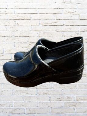 DANSKO Professional Black Patent Leather Shoe - Traditional Style - Size 36